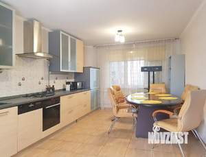 Дом 300м², 2-этажный, на длительный срок, 