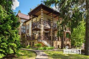 Дом 830м&sup2;, 3-этажный, на длительный срок, 