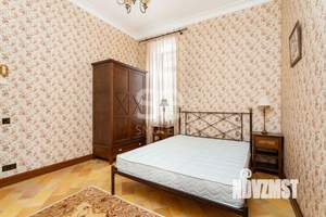 Дом 830м&sup2;, 3-этажный, на длительный срок, 