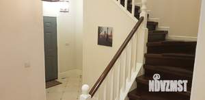 Коттедж 230м&sup2;, 3-этажный, на длительный срок, 