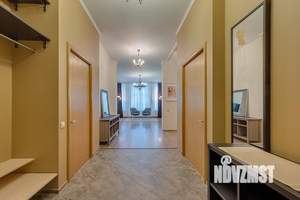 Коттедж 300м&sup2;, 3-этажный, на длительный срок, 