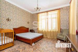 Дом 830м&sup2;, 3-этажный, на длительный срок, 