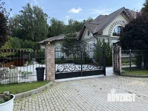 Коттедж 1900м², 3-этажный, на длительный срок, 