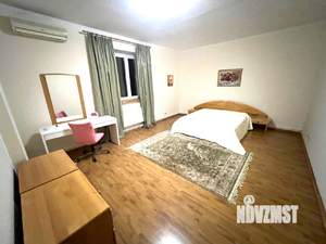Дом 400м², 3-этажный, на длительный срок, 