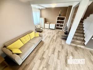 Коттедж 220м&sup2;, 2-этажный, на длительный срок, 