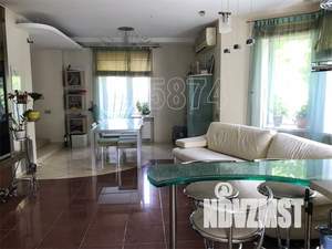 Коттедж 560м&sup2;, 3-этажный, на длительный срок, 