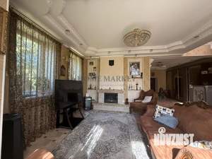 Коттедж 298м&sup2;, 3-этажный, на длительный срок, 