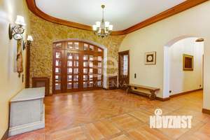 Дом 830м&sup2;, 3-этажный, на длительный срок, 