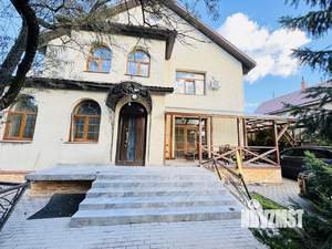 Дом 300м², 3-этажный, на длительный срок, 