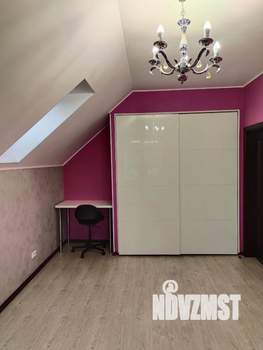 Коттедж 300м&sup2;, 3-этажный, на длительный срок, 