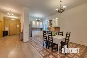 Коттедж 300м², 3-этажный, на длительный срок, 