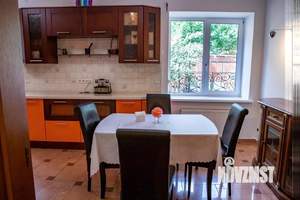 Дом 430м&sup2;, 3-этажный, на длительный срок, 