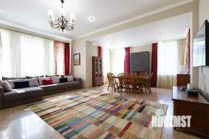 Дом 550м&sup2;, 2-этажный, посуточно, 