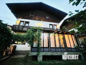 Дом 220м², 3-этажный, на длительный срок, 