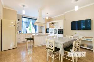 Дом 550м&sup2;, 2-этажный, посуточно, 