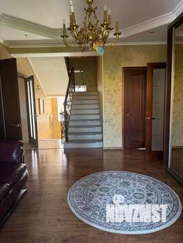 Коттедж 298м², 3-этажный, на длительный срок, 