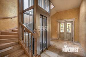 Дом 500м&sup2;, 3-этажный, участок 30 сот.  