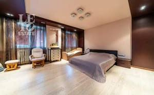 Дом 220м², 5-этажный, участок 2 сот.  