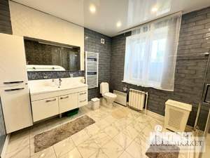 Дом 220м², 2-этажный, участок 9 сот.  