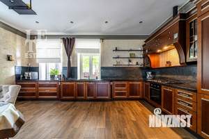 Дом 699м², 4-этажный, участок 10 сот.  