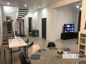 Коттедж 200м&sup2;, 2-этажный, участок 10 сот.  