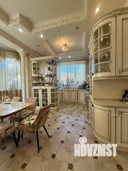 Дом 298м², 3-этажный, участок 11 сот.  