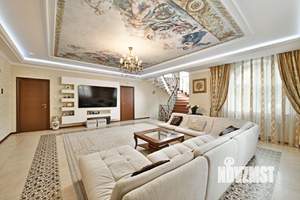 Коттедж 428м², 3-этажный, участок 12 сот.  