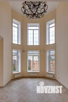 Дом 421м&sup2;, 2-этажный, участок 19 сот.  