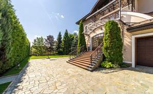 Дом 1350м², 3-этажный, участок 50 сот.  