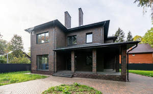 Дом 439м&sup2;, 3-этажный, участок 10 сот.  