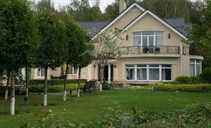 Дом 1000м&sup2;, 3-этажный, участок 0 сот.  