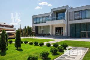 Дом 650м², 3-этажный, участок 28 сот.  