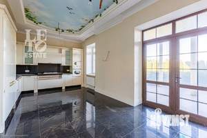 Дом 740м², 3-этажный, участок 15 сот.  