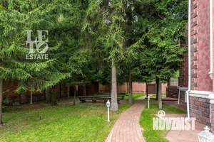 Коттедж 1177м², 4-этажный, участок 25 сот.  