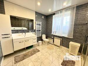 Дом 220м², 2-этажный, участок 9 сот.  