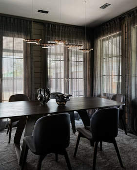 Дом 549м&sup2;, 3-этажный, участок 35 сот.  