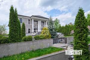 Коттедж 550м², 3-этажный, участок 28 сот.  