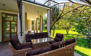 Дом 1350м², 3-этажный, участок 50 сот.  