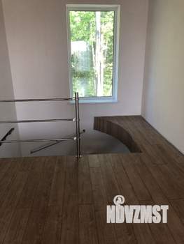 Коттедж 200м², 2-этажный, участок 10 сот.  