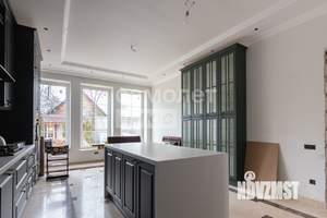 Коттедж 600м², 3-этажный, участок 10 сот.  