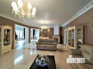 Коттедж 700м&sup2;, 3-этажный, участок 7 сот.  