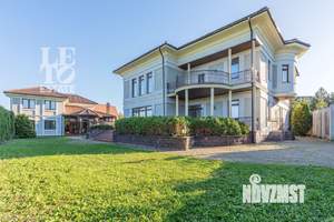 Дом 740м², 3-этажный, участок 15 сот.  