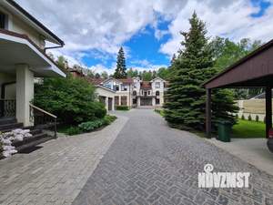 Дом 593м², 3-этажный, участок 25 сот.  