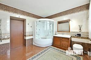 Коттедж 428м², 3-этажный, участок 12 сот.  