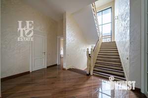 Дом 950м², 3-этажный, участок 33 сот.  