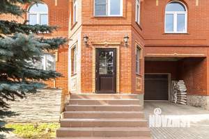 Дом 412м², 3-этажный, участок 14 сот.  