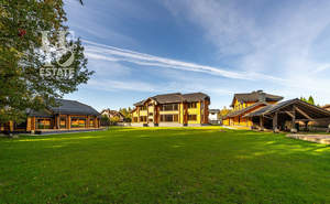 Дом 1106м&sup2;, 3-этажный, участок 31 сот.  