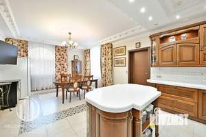 Коттедж 428м², 3-этажный, участок 12 сот.  