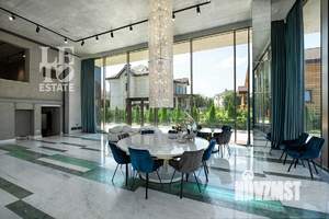 Дом 650м², 3-этажный, участок 28 сот.  