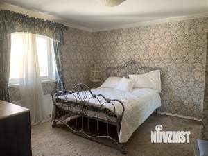 Дом 350м², 3-этажный, участок 25 сот.  